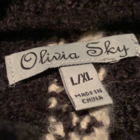 Cozy Black Poncho- Olivia Sky - Picture 4 of 4